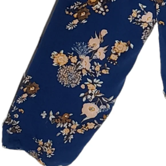 Xhilaration size X beautiful floral crop top. 501 - Picture 3 of 5